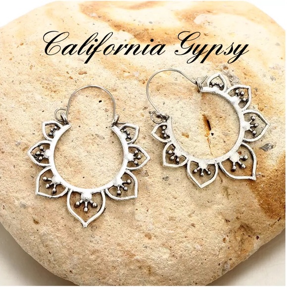 Jewelry - Bohemian scroll silver earrings